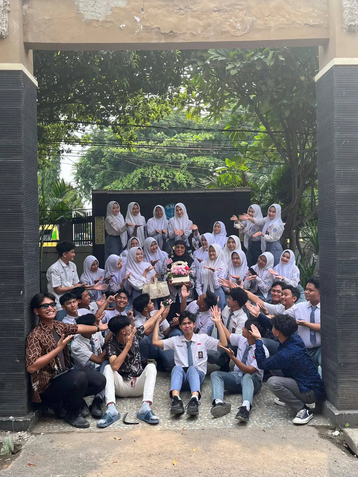 HAPPY TEACHER DAYY IBU KESAYANGAN MIPJU🥳🥳🥳🥳🥳🥳 #fyp #americanschool #foryou #yearbook #fypage 