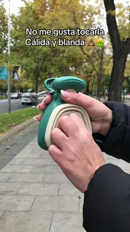 Asi son los regalitos de nuestros amigos 💩🐶 #perros #perras #productosparaperros #accesoriosparaperros #cuidadocanino #mascotas #dogs . . . Ahora es mas facil y sin ensuciarte las manos. Este recogedor de caca para perros hara que tus paseos sean simples. Mejora tu rutina con tu mascota y sus excrementos