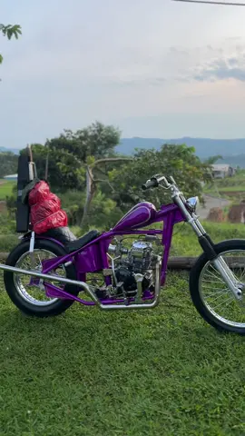 zafier bosen di kota mulu sekali”ajak zafier ke daerah penghijauan #chopper #zafier #choppers #chopperindonesia #chopperlife #custommotorcycle #indonesianchopper  