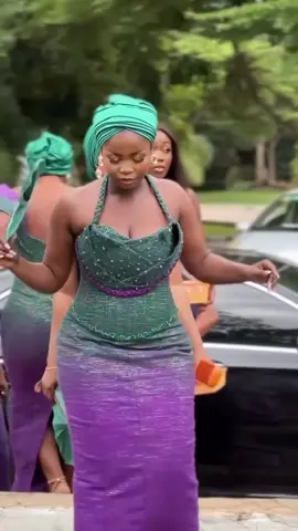 contact jaskente for your quality ombre plain kente  #bonwirekente #kentefashion #kentefashionstyle #ghanaweddings #plainkenteshimmer #madeinghana #fashion 