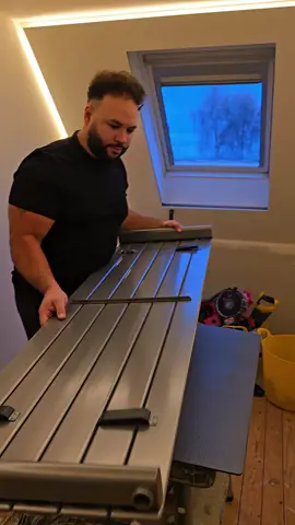 Tysons Top Tip #TTT fitting a flomasta radiator from screwfix using some serious tekkers #plumber #plumbing #construction #builder #powertools #plumbers #toptip #tools #toolhack #drill @Screwfix 