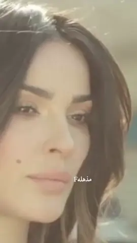 اليسا  سنين وأنا عايشه في مشاكلي وبعمل اني ناسياها