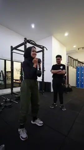 Sering nggak pede dikatain 'gendut'? 😔 Coach Go Workout Bali siap menyerang teman julidmu itu! Eh....bercanda Yuk, gabung Fat Loss Class di @go_workout.bali dan kita capai tujuan bareng-bareng! Buktiin kepada mereka bahwa kita bisa💪✨ --------- 👉 Daftar sekarang untuk dapatkan promo khusus, promo terbatas!  #GoWorkoutBali #FatLossJourney#GenZ #FatLossClass #Workout #GoWorkout #SelfLove #BodyPositivity #HealthyLifestyle #GoWorkoutBali #Bali #fatlossclassbali  #FatLossClassBali