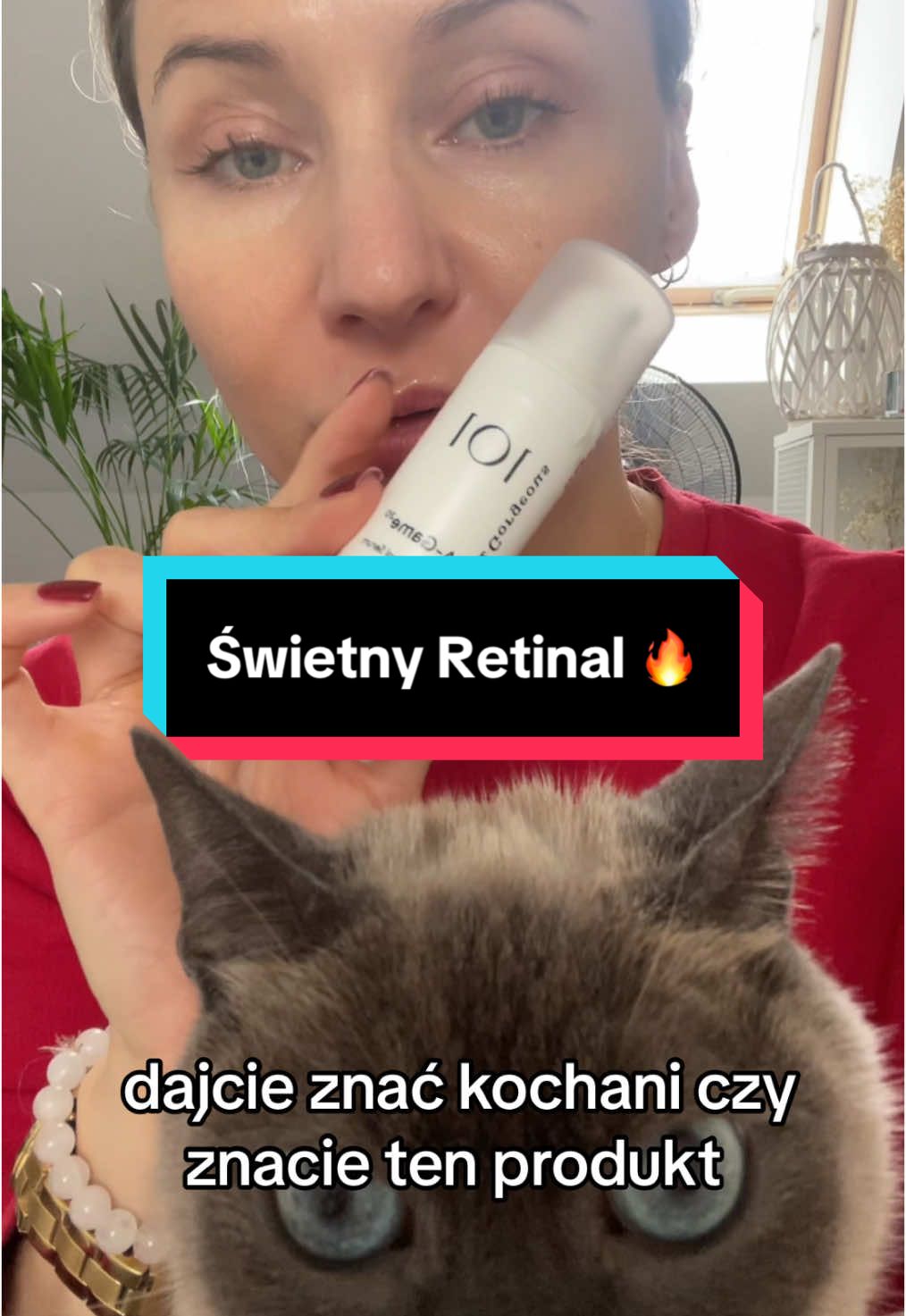 💛 Serum przeciwzmarszczkowe z retinalem i ektoiną – hit dla skóry problematycznej i dojrzałej! 💛 Geek & Gorgeous A-Game 20 to lekka emulsja z retinalem (0,2%) i ektoiną, idealna dla skóry: ✨ tłustej, problematycznej, dojrzałej, ✨ z nierównym kolorytem, ✨ potrzebującej ujędrnienia i wygładzenia. 🔸 Jak działa? Redukuje zmarszczki i wygładza skórę. Rozjaśnia przebarwienia i wyrównuje koloryt. Reguluje pracę gruczołów łojowych. Nawilża i łagodzi dzięki ektoinie i pantenolowi. 🧴 Jak stosować? 1️⃣ Na wieczór – ziarenko serum na oczyszczoną skórę (omijaj okolice oczu). 2️⃣ Rano – zawsze SPF 30+! 3️⃣ Zaczynaj powoli: 2x w tygodniu przez pierwsze dwa tygodnie. ⚠️ Nie stosuj w ciąży i w czasie karmienia. Twoja skóra zasługuje na najlepszą pielęgnację! 🫶✨ #Retinal #AntiAging #skincareroutinetips @Cosibella 