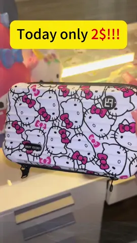 She loved it! And what I liked is that this is a hard plastic material so it won?t rip or get dirty #phonewallet 