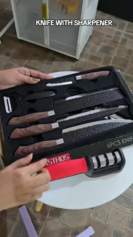 KITCHEN KNIFE WITH FREE SHARPENER NAPAKA SULIT NITO#knife #knifeset #kitchenknifeset #kitchenknife #6pcsknifeset #knifewithsharpener #kitchenknifewithsharpener #ceramicknife #ceramicknifeset #tiktokshop #recommendations #foryoupage 