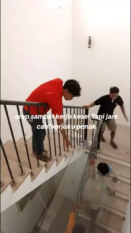 sek Soro cah😁 #storykerja #kuli #kaca #kacatempered #villabali #vila #foryou #aluminum #kacadanaluminium #pekerjakeras #kusenaluminium #4u #fypage #foryoupage #fypシ #fyppppppppppppppppppppppp #fypシ 