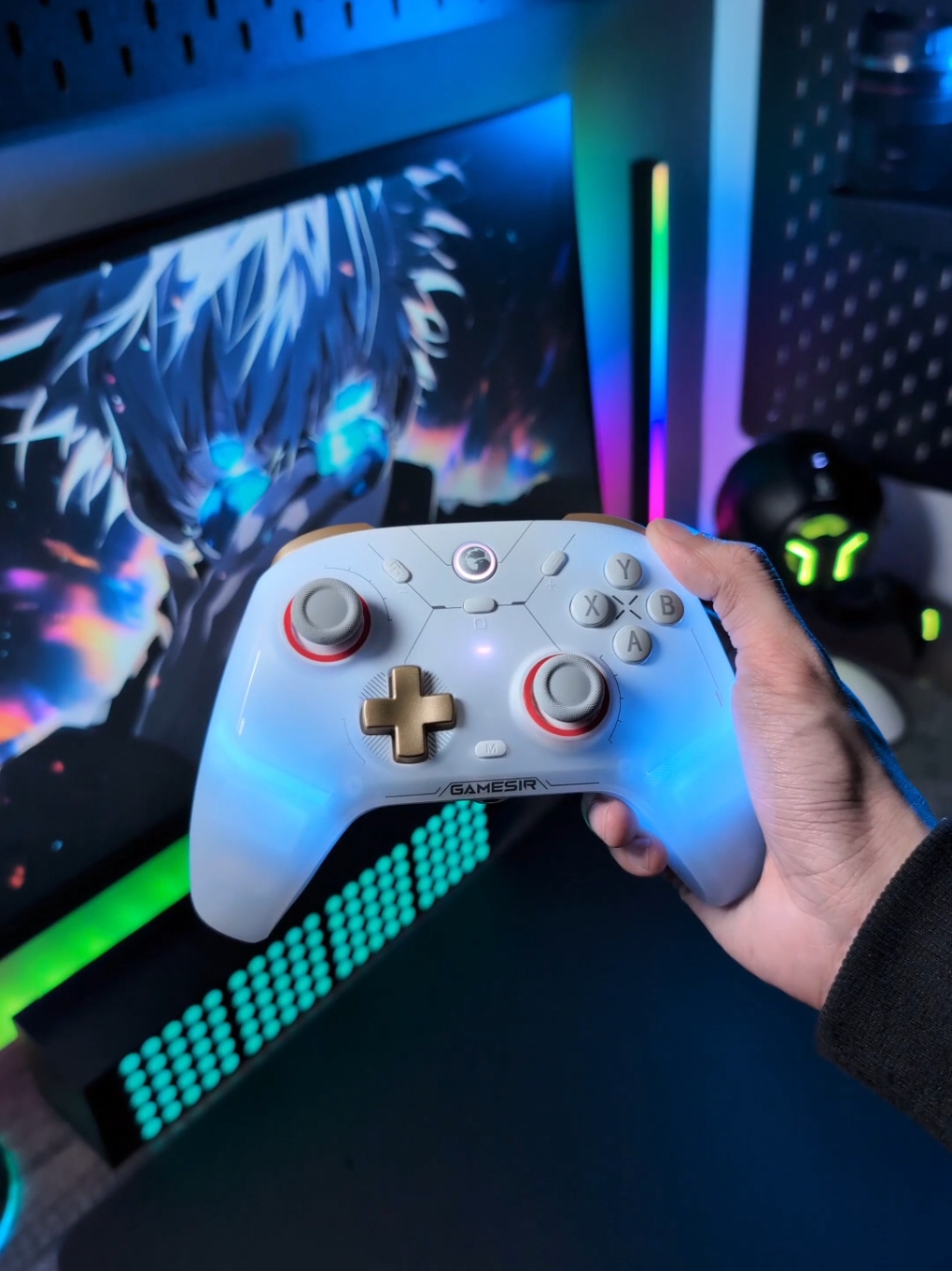 Another gaming controller from GameSir! this Cyclone 2 with a charging station, a multi-platform gaming controller.🎮✨ - Multi-platform Compatibility: Works with Switch, PC, Steam, iOS, and Android devices. - Tri-mode connectivity: 2.4G Wireless Dongle/Wired/Bluetooth - GameSir Maq-ResTM TMR Sticks - Microswitch Buttons - Hall Effect analog triggers - Intelligent Charging Station - Customizable RGB Lighting Effect - Realistic and Subtle Vibration - Software Customization support 🛒 Check their website and use the limited time coupon code 
