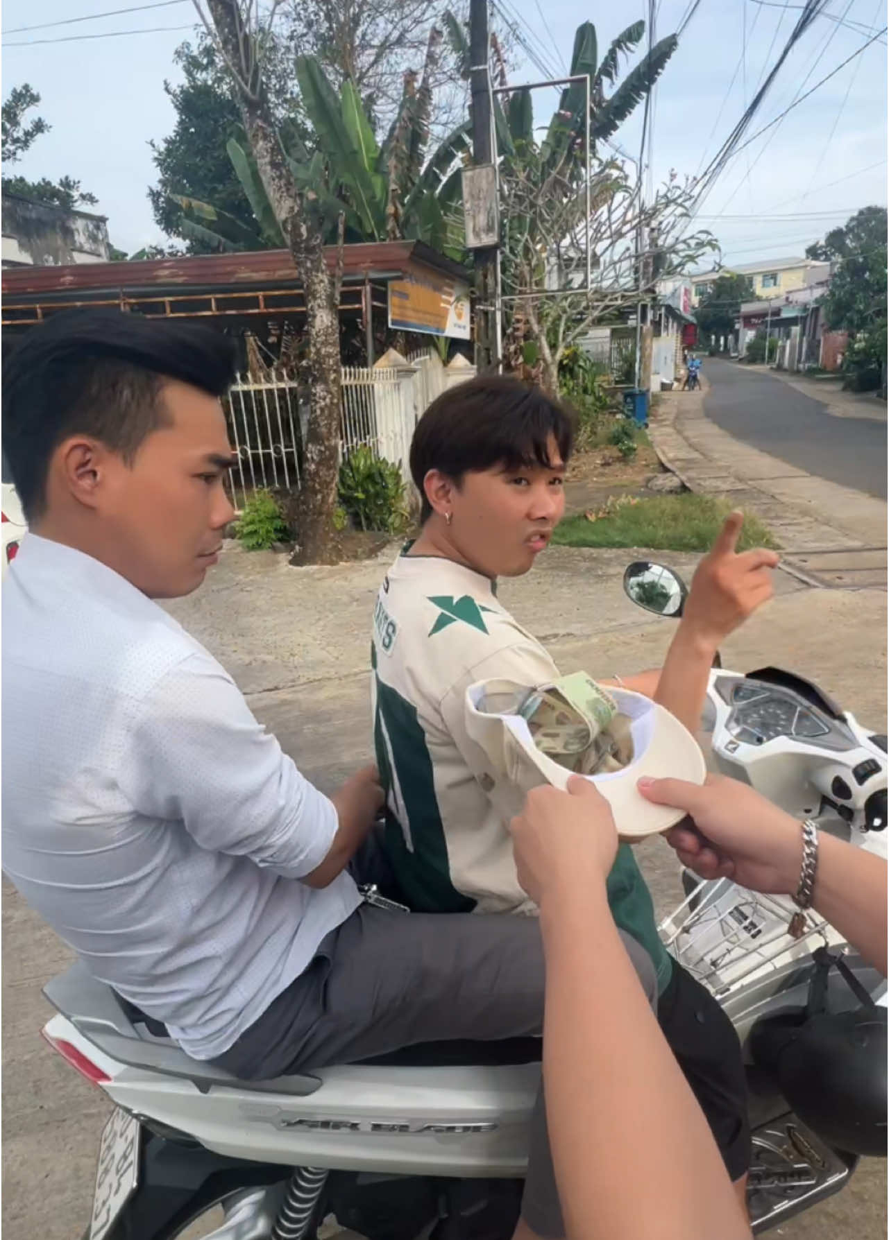 Xời phải nễ lắm anh em tui mới làm vậy đó !!!! #hai #giảitrí #goclayloi #trolls 
