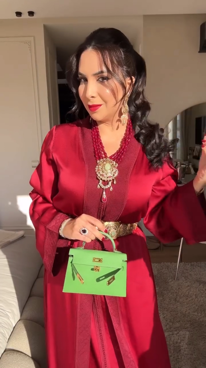 تكشيطة هماوية راقية وفخمة مميزة خدمة اليد 💯 الراندة الأصيلة والعريقة لعشاق الأناقة والتميز تحث الطلب للطلب عبر الواتساب 0656975067 #فرنسا🇨🇵_بلجيكا🇧🇪_المانيا🇩🇪_اسبانيا🇪🇸 #كندا🇨🇦  #الجلابة_المغربية #الصناعة_التقليدية_المغربية #القفطان_المغربي  #الراندة_المغربية #مجوهرات 