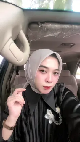 Uppsss 🤏🏻 #fypシ゚ #ootdhijab #hijabi #fashiontiktok #fyppppppppppppppppppppppp #bandung 