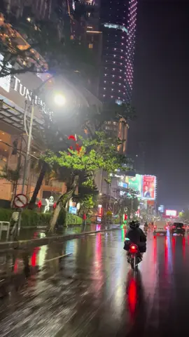surabaya after rain  #fyp #masukberanda #sby #galau #nightvibes 