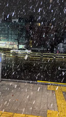 Hồi trước hay nói là khi thấy tuyết đầu  mùa phải mở bài Stay with me #유학생🇰🇷🇻🇳 #duhocsinhhanquoc #xh #tuyetdaumua 