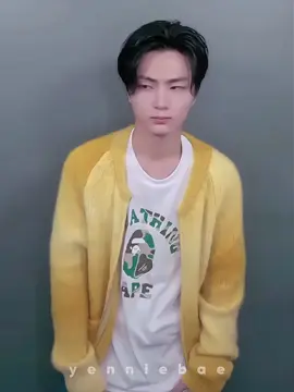 pleaseee he's so cute with the fluffy yellow cardigan 😭 #jay #enhypen #fyp 