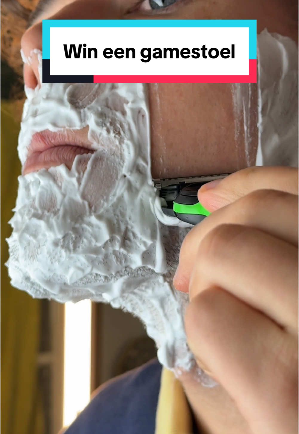 Publiciteit @Gillette_Belgium Level up your game en je scheerroutine! 😄 Koop nu een gillette X razer limited scheermes op bol en maak kans op 1 van de 30 iconischr Razer Gaming chairs. #feelsharpplaysharp #gillette #razer 