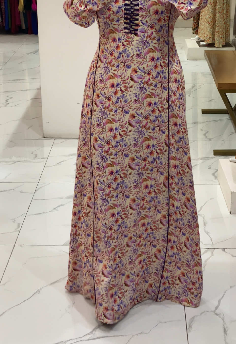 #فستان #فساتين #فساتين_ناعمه #دريسات #فستان_ناعم #capcut #جلابيات 