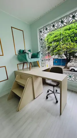 Detalhes desse móvel exclusivo e funcional, criado para proporcionar conforto excepcional tanto para a cliente quanto para a profissional de manicure e pedicure. O que acharam da ideia? 🤔🤩 Por: @felipeinstalar •────────────────────────• #arq_designer #arqdesigner #arqdesignermarketplace