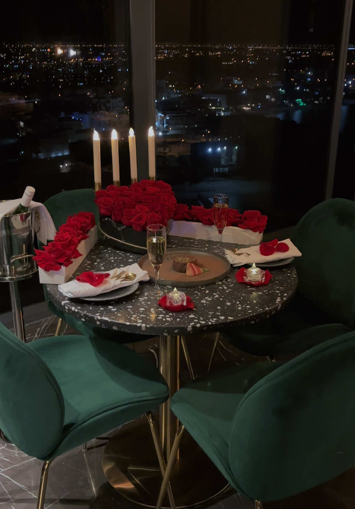 Romantic dinner at Fusions Restaurant.  For reservation and more information contact us at: 66627066 #thehousehotelalkhiran #fyp #فندق_ذا_هاوس_عنوان_النخبة #music #dinner #romanticdinner #khiran #couple #Love #romance #hotel #view #alkhiran #fusions 