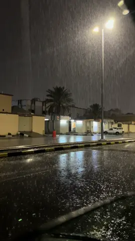 🌧️#حفر_الباطن #explore #اكسبلورexplore #وتحب_المطر_وانت_المطر_ينزل_يحاكيك #مطر 