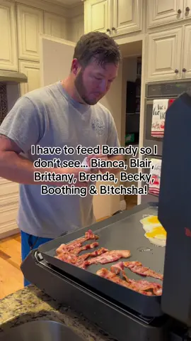 PRAY FOR ME THIS WEEK! 😬 🤣#pmsingbelike #blackstonecooking #cookingbreakfast #heissosweet😘💋 