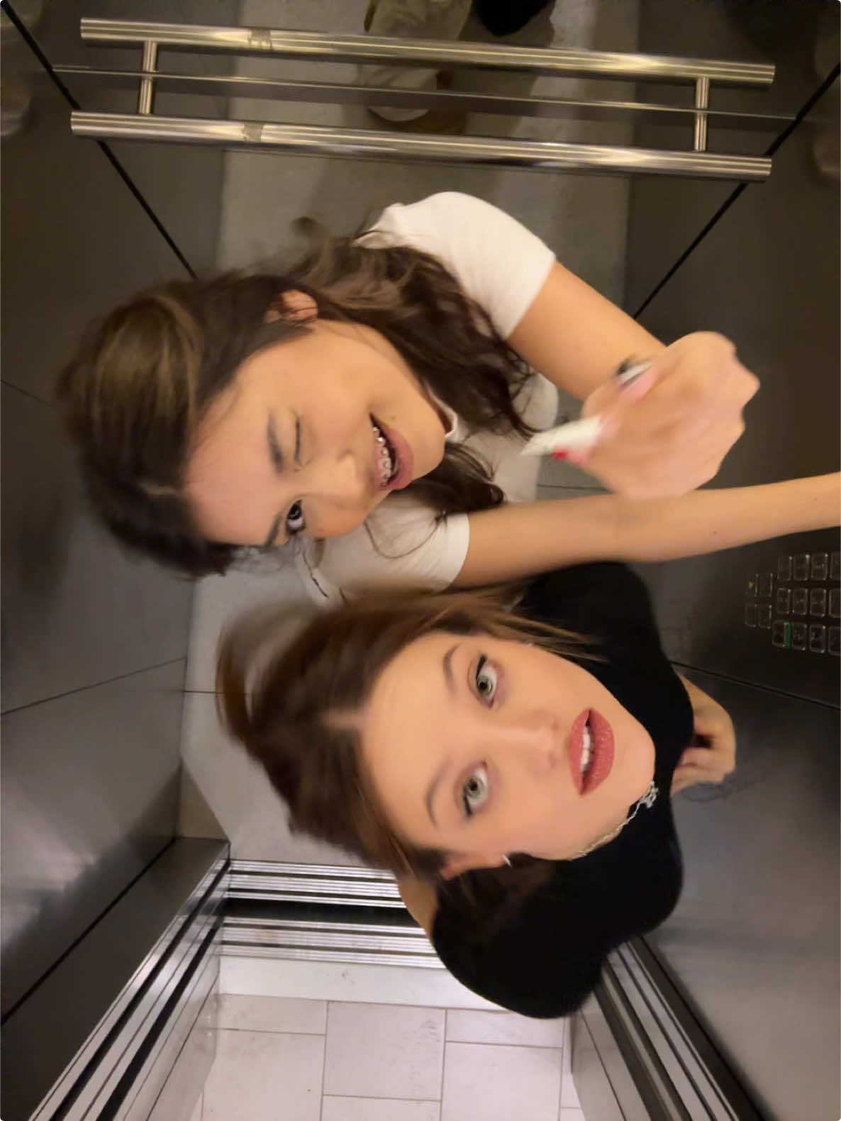 Зацените какую красотку выцепила в лифте! @Дилара Наилевна 🖤🤍