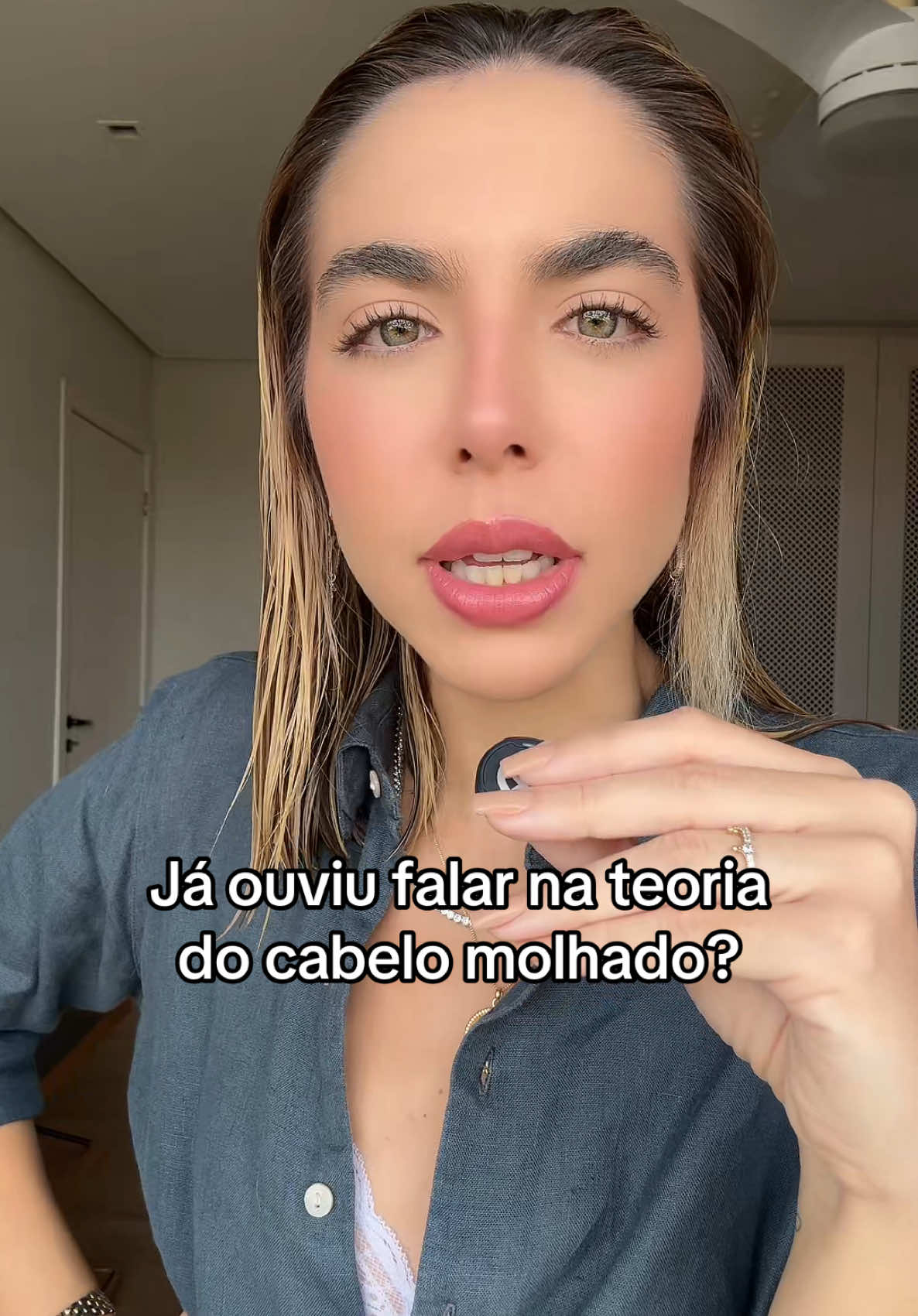 Já tinha ouvido falar nessa teoria? 😅 #cabelomolhado #simbolo #movimento 