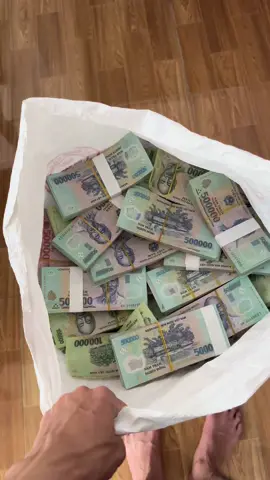 Mọi người gom được nhiều chưa mình thì 1 bao còn anh em thì sao?