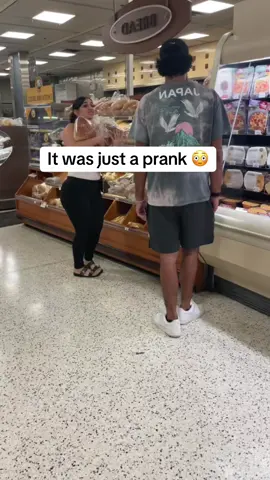 Can you tie my shoe please? 😂😂😂 #fyp #fypシ #instagood #funn #fynnyvideo #prank #prankvideos #comedia #thanksgiving 