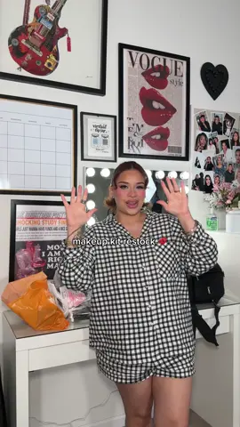 we love a mini mua haul + restock! 💋 my kit is the best example of not breaking the bank! I have a mix of drug store & prestige brands that work wonders for many of my clients.  What’s your biggest fear when it comes to MUAs? Mine is not replacing expired makeup & using the components applicator 🧍🏻‍♀️ but that’s a whole convo so I just say bugs! #makeupartist #underratedmuas #houstonmua #makeupkitessentials #makeupkitorganization #muakitrestock #fyp #makeupreels #makeupkit #expiredmakeup