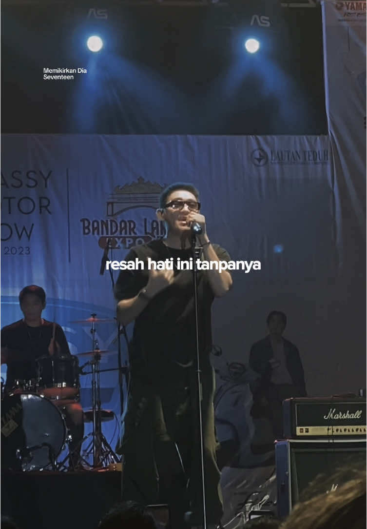 Memikirkan Dia - Seventeen #CapCut #liriklagu #memikirkandia #seventeen #musicindonesia #fyp 