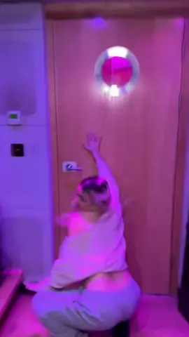 blondie know how to shake ass😩