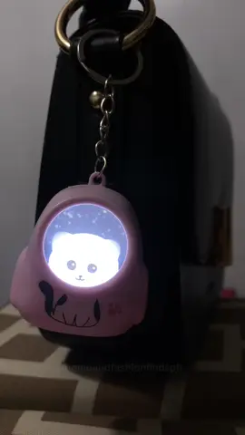 Sobrang cuuuute 🥹🥹🥹 Cute Cartoon Schoolbag Glow in the Dark Astronaut Cat Bear Accessories Portable Gift Car Keychain Bag Pendant #catkeychain #glowinthedarkkeychain #lightkeychain 