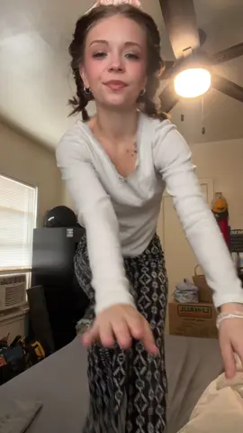 ABSOLUTE BANNGERRRR but like why she stop singing 😂