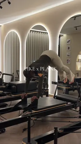 Icl I love me a pike to plank combo #pilates #fyp #foryou #reformer #blackgirl #Fitness #pike #plank #pilatesinstructor #workout #viral #pilatesprincess 