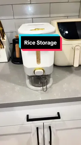 The pain of storing your rice and having spillage doesn’t have to happen anymore!! #rice #ricestorage #kitchengadgets #ricedispenser #homeessentials 