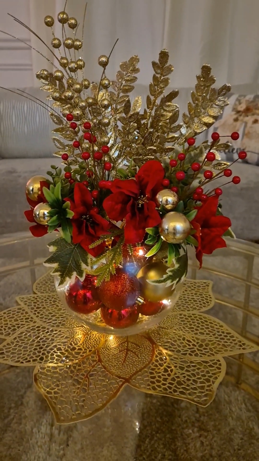 beautiful centerpiece decor @Dollarama #trendingshorts #christmas2024 #viralsong #christmasdecor #decoratewithme #xmas 