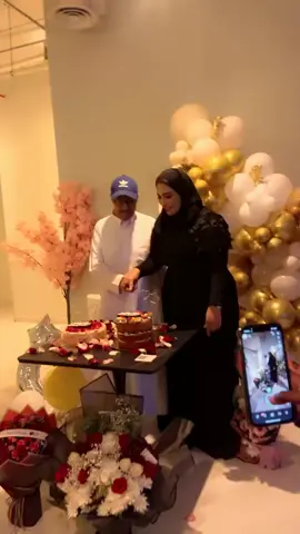 مشاركة الفنان محمد الكنهل في تقطيع كيكة عيد ميلادي  #غدير_السعدون 