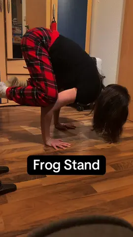 next step handstand #calisthenics #calisthenicsgirls #frogstand #bodyweight #calisthenicsworkout 