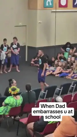 When parents try to embarrass their child at public 😂 #parents #funnyparents #parentsoftiktok #child #kids #embarrassingmoments #awkwardmoments #funnymoments #humor #fyp 