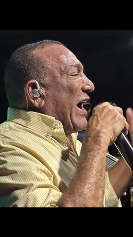 Donde pueda abrazarte sin que nadien diga nada, donde pueda besarte día, noche y madrugada ❤️🌹 #ATuLado #BetoZabaleta #Vallenato #LosBetos 