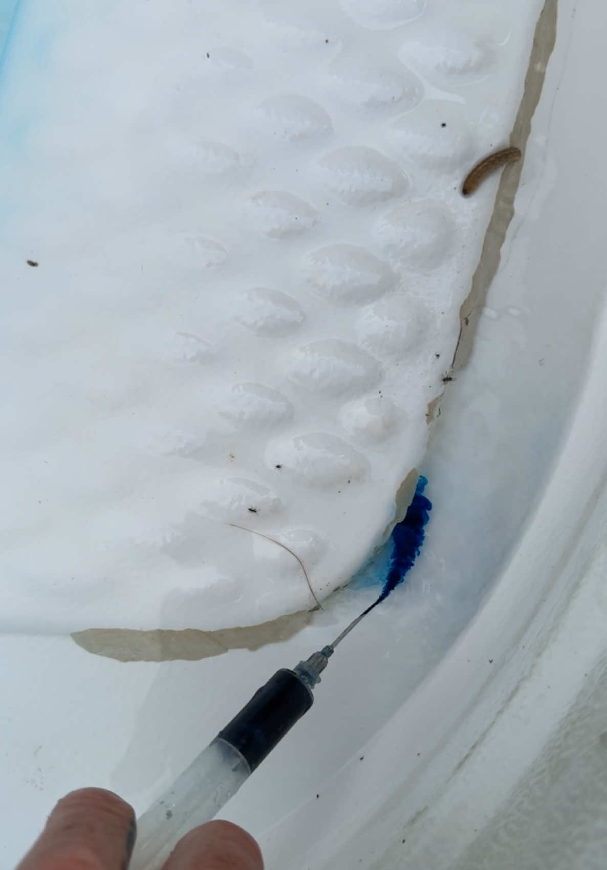 Oh thats a bad one 👀 #pool #fyp #foryoupage #poolleak #swimmingpool #poolcleaning #poolleakdetection #h20leakdetection #satisfyingvideo #satisfying #viral 