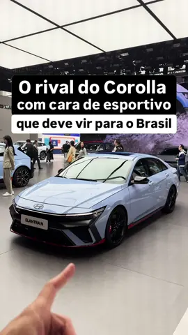 Hyundai Elantra 2025 💰Preço inicial: Elantra convencional: US$ 21.875 (R$ 120 mil em conversão direta mercado americano). Elantra Hybrid Blue: US$ 25.100 (R$ 138 mil em conversão direta mercado americano). ⚙️ Motores e Potências 1️⃣ Convencionais: Motor 2.0L, 4 cilindros, 147cv. 2️⃣Hybrid: Motor turbo 1.6L combinado com elétrico, 139cv e 26kgfm de torque total. 🎯 Concorrentes Toyota Corolla Hybrid, Honda Civic Hybrid. Hyundai Elantra N 🐎Potência: Motor 2.0 turbo de até 290 cv (com modo N). 🔧Torque: 39,8 kgfm. 🚀 Desempenho: 0 a 100 km/h em 4,8 segundos. ⚙️ Câmbio no Brasil: Automatizado DCT de 8 marchas (tração dianteira). 🎯Concorrente: VW Jetta GLI (231 cv). 💰 Preço estimado: Elantra N: Acima de R$ 250 mil (importado da Coreia do Sul) ⏳ Estreia no Brasil: 1º semestre de 2025.