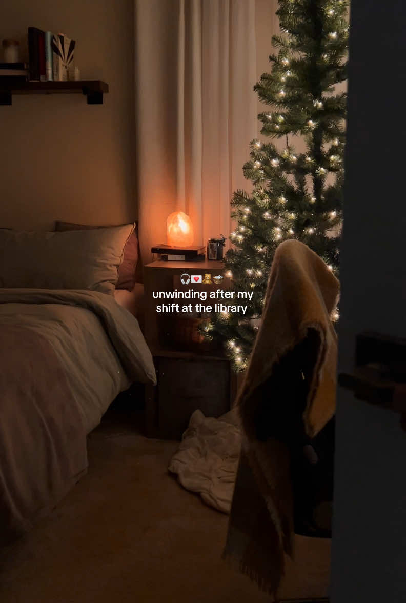 unwind with me after my shift at the library 💌 #Vlog #nightroutine #cozy #spendthenightwithme #aesthetic #reading #audiobooks #cosyvibes #digitaldiary 