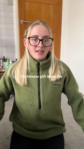 Christmas gift ideas for the dog mum in your life 🎅🏼❄️🎄 #christmas #christmaspressent #christmaspresentideas #dogmum #dogmumsoftiktok #foruyou #foru 