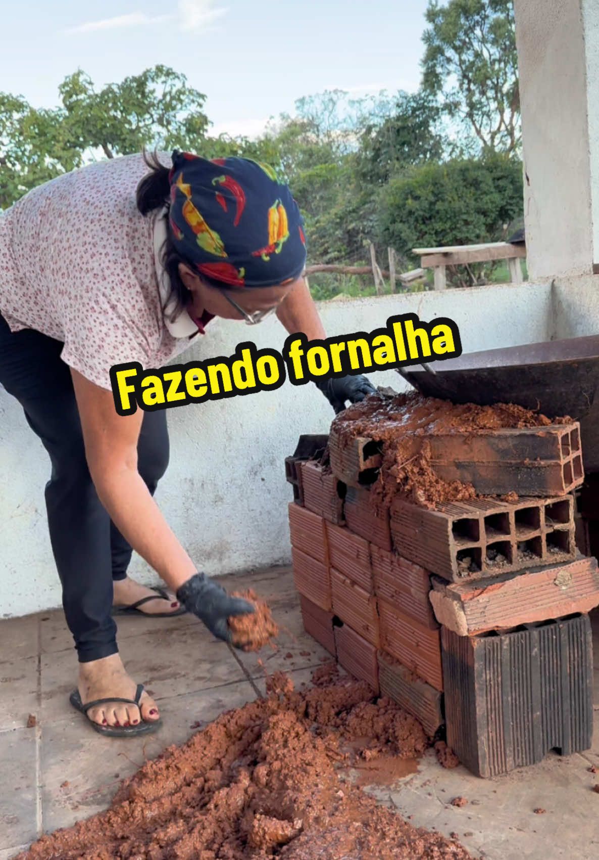 Fazendo fornalha, preparando pro dia de amanhã  #chacaracristal #natureza #fornalha 