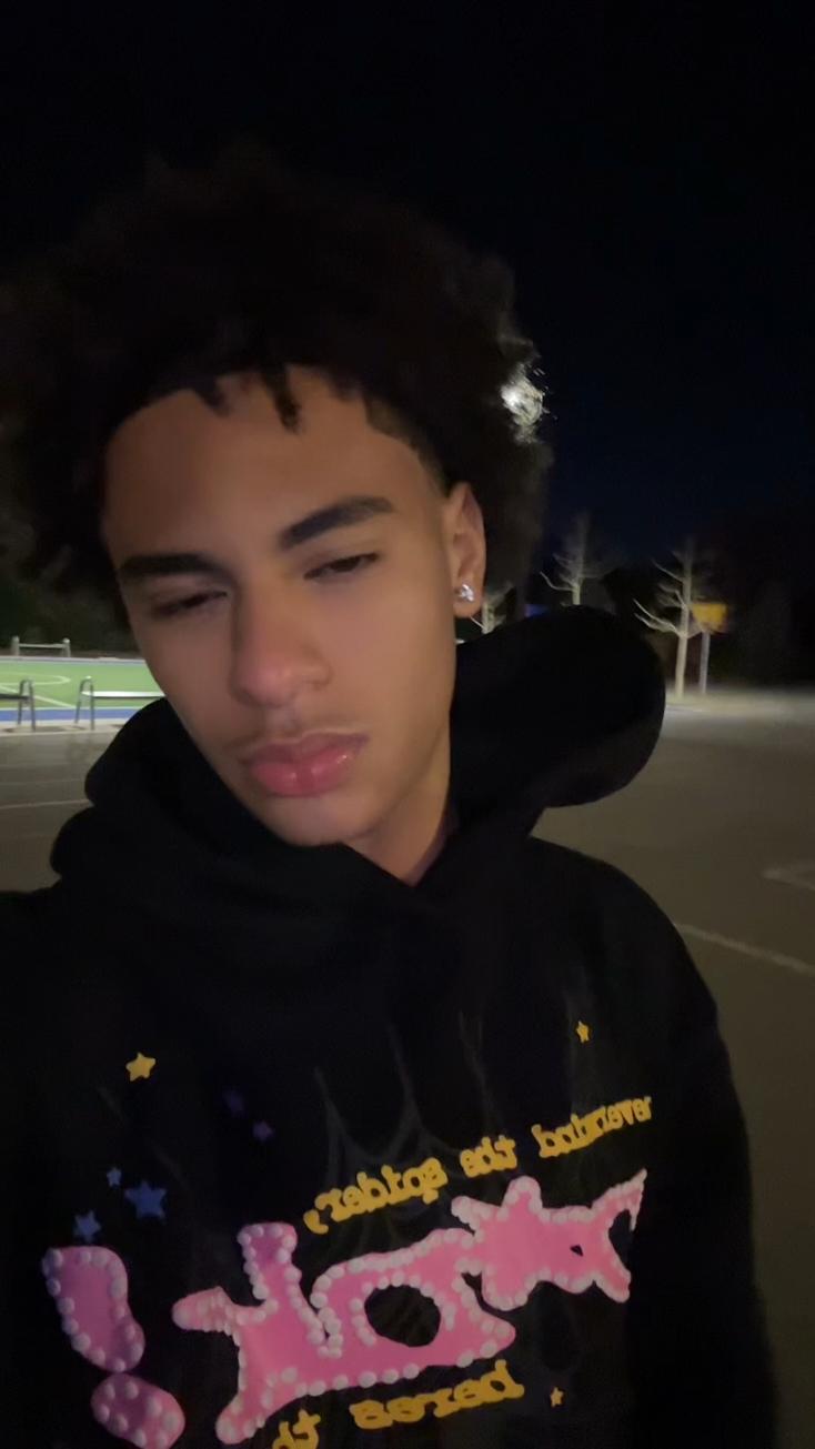 🤞 it goes viralll #curlyhair #lightskinboys #GlowUp #moncler #playback #hoodies 