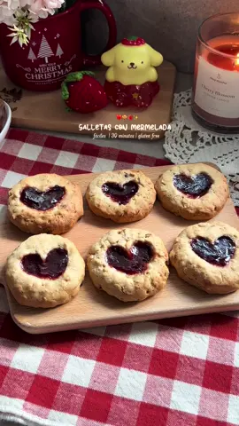 Galletas de avena con mermelada ❤️🍓👀 gluten free  Holiiii! Ya casiii comienza la época navideña 🥹🫶🏻así que qué mejor que ir calentando motores con estas deliciosas galletitas de avena con mermelada gluten free 🍓👀 ¿qué les parecieron? Encuentra la Harina Preparada para Galletas con chispas sabor Chocolate de Clementina en  Amazon, Marcado libre o en su tienda online www.clementinaglutenfree.com 🫶🏻🥹 quedan deliciosas. Todas las cantidades y medidas vienen en la bolsita 🤭 Buenooooo!! Lindo día  Att: Cami 🍓🍓 @Clementina Gluten Free  #galletas #postresfaciles #postrescaseros #cookies #cookiesoftiktok #amoo #strawberry #navidad #ideas #Love #postrescaseros #fyp #publicidad 