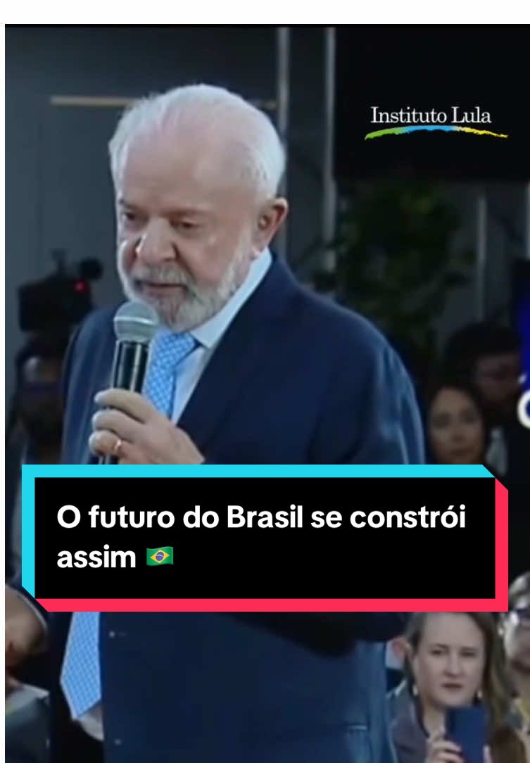 É assim que se constrói o futuro do Brasil! 🇧🇷 Lula continua trabalhando para construir um Brasil mais justo, onde a democracia seja fortalecida e todos tenham as mesmas oportunidades para romper ciclos históricos de desigualdade. #democraciasempre #lula #governolula #presidentelula #brasil #presidente #politics 