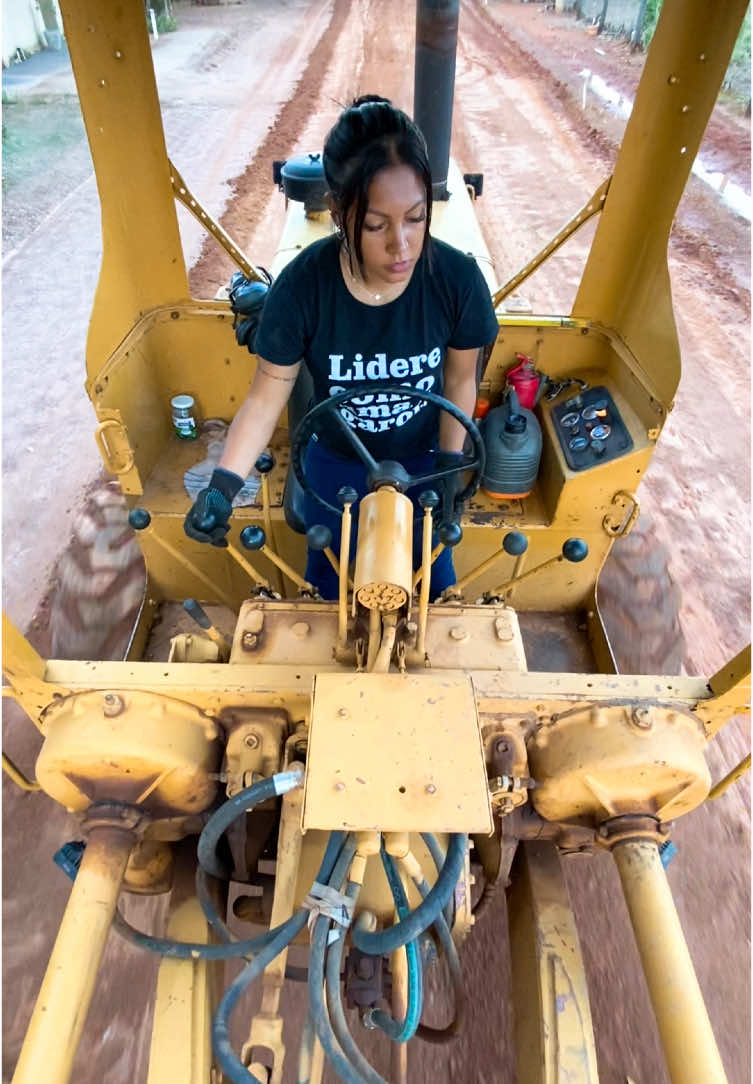 Força com força 🔥👊🏻 #tikok #maquinaspesadas #maquinadeltiempo #maquinasagricolas #maquinaspesadasnotiktok #operadoresdemaquinas #operadora #patrol 