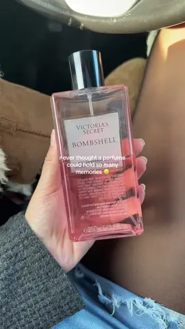 this one has been my fav for years #bombshell #victoriasecret #perfumes #2000s #perfumetok #vs #fypp #perfumecollection #aesthetic #scents #bodymistvictoriasecret 